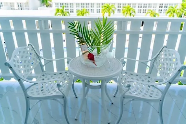 The Soco House - All-Inclusive (Adults Only) كاسترايْزْ فندق